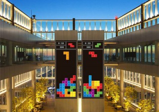 あべのハルカスに、遊べるプロジェクションマッピング「巨大テトリス」が出現！