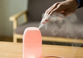 サンワサプライ、7色のLEDを内蔵したUSB接続の超音波加湿器を発売