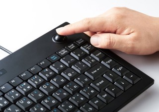 サンワ、光学式トラックボールが一体化されたキーボード「SKB-TR03BK」を発売