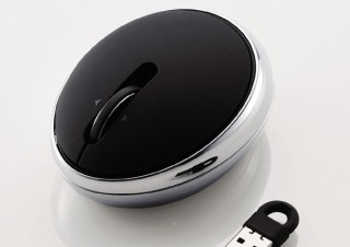 まるでスプーンのような丸みを持ったワイヤレスレーザーマウス