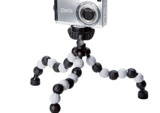 脚を自由に曲げることができるデジカメスタンド