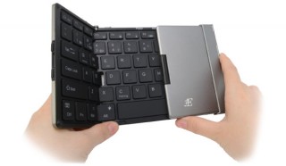 3E、3色に光るバックライトを搭載した三つ折りBluetoothキーボード「Dual」を発売