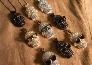 スワロフスキー製クリスタル採用のスカル型USBメモリ