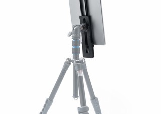 サンワサプライ、スマホやタブレットを固定できる汎用タイプの三脚用アタッチメントを発売