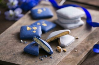 ヴィレヴァン、世界初の「天然青色チョコレート」をバレンタイン向けに発売開始
