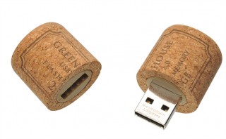 コルク素材をそのまま使用したUSBメモリ