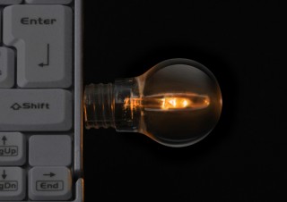 点灯/点滅する豆電球型USBメモリ