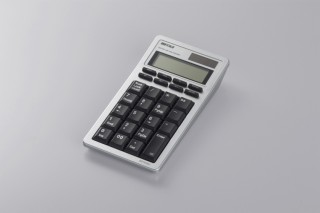 ソーラー電卓機能を搭載したテンキーボード