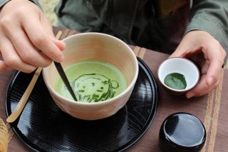 和空、ラテアートのように抹茶で絵を描く「抹茶アート体験」の参加申し込みを受付中