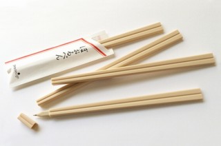 見た目が完全に割り箸な「割り箸ボールペン」、ヴィレヴァンから