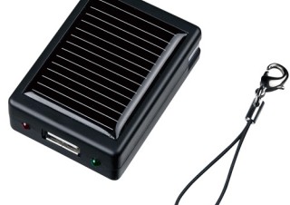 太陽光を利用して蓄電できるUSB充電器