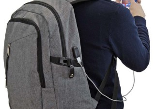 上海問屋、バッグを空けずにスマホを充電できるリュックサックを発売