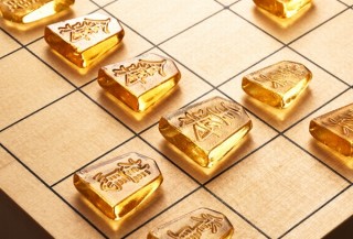 負けそうになったら相手の駒をなめれば良い！将棋の駒のべっこう飴「将棋べっこま飴」