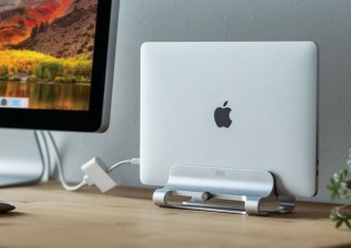 サンワ、ノートパソコンを閉じた状態で使うときに便利な縦置きアルミスタンドを発売