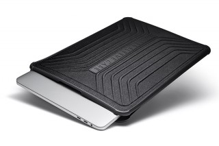 サンワ、MacBook ProとMacBook Air専用のTPUバンパー付きインナーケースを発売
