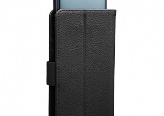 GRAMAS COLORS、ケースを装着したままカメラを使用できる手帳型の汎用スマホケースを発売