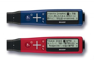シャープ、単語をなぞって意味を調べるペン型スキャナ辞書に発音確認の機能も搭載した「ナゾル2」