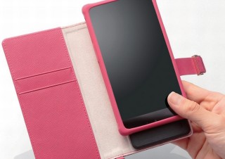エレコム、手帳型なのにカバーしたまま撮影できたりスタンドにもなる「マルチカバー」発売