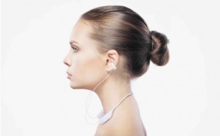 ワンランク上の“ながら聴き”が楽しめる ambie「wireless earcuffs(ワイヤレス イヤカフ)」発売