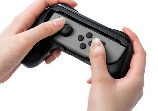 サンワ、Nintendo SwitchのJoy-Conに対応したゲームパッド型のグリップを発売
