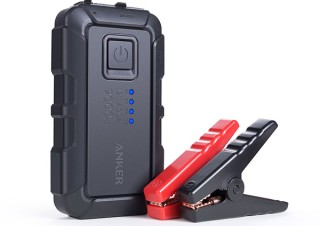 Anker、9000mAhのバッテリー内蔵でスマホ充電にも使える防水ジャンプスターターを発売