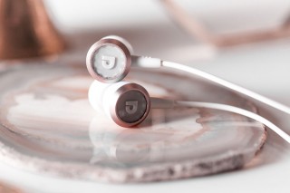 ローランドより、ピュアな音質表現にこだわったBluetoothイヤホン「AF33W」発売