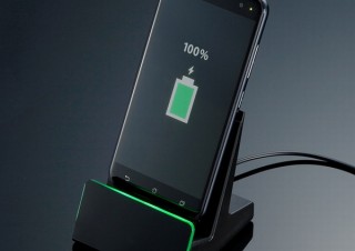 スマホがワイヤレス充電非対応でも“置くだけ充電”を可能にする「充電ケーブルスタンド」