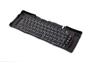 外出先へ持ち運び可能 コンパクトに折りたためるキーボード