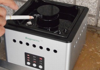 ボタン一つでタバコの煙を吸い取り空気清浄する「スモークレス灰皿」、サンコーから