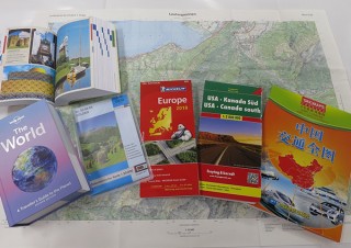 地図専門店の「ぶよお堂」の日本橋本店が品揃えを充実させてリニューアルオープン