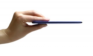 フォースメディア、厚さ5mmの薄型モバイルバッテリー「MONALISA」を発売