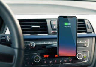 近づけるだけでピタッと吸い付く！ マグネット式ワイヤレス充電器が登場。XVIDA JAPANより