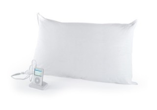 iPod/iPhoneと接続できるスピーカ搭載ふわふわ枕「快眠！！音枕！」