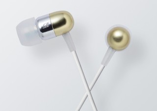 iPodでも使える、女性を意識したデザインが特徴のカナル型ヘッドホン