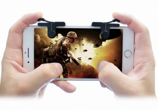 人気のバトルロワイヤルゲームに最適！射撃を人差し指で操作できる「スマホ用コントローラー」