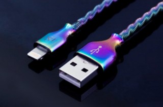 見せつけて使いたい美しいレインボーメタルの「Lightningケーブル」発売、上海問屋から