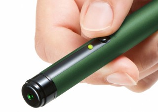 サンワサプライ、緑色光を採用した視認性の高いレーザーポインターを発売