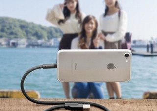 サンワサプライ、固い充電ケーブルがそのままスタンドになる「くねくねライトニングケーブル」発売