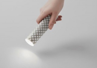 紙を丸めると点灯するライト「PAPER TORCH」。デザイン特化型のIoT商品開発プラットフォーム DoT. より