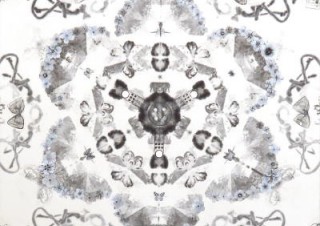 約40点の作品が展示される平野淳子氏の個展「－記憶－ 墨 和紙 絹 箔 版 そしてデジタルと…」