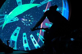 ドーム型スクリーンでの映像没入体験やデジタル射的などを楽しめる「ソニーであそぶ“夏祭り”」