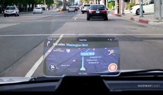 スマホの画面を車のフロントガラス前に投影できる「ヘッドアップディスプレイ」がクラファンに登場