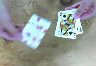 カードをふるふるするとメッセージが浮かび上がる！手品な「メッセージカードshe-she」