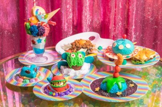 「KAWAII MONSTER CAFE」が“宇宙”をテーマに3周年記念フェアを開始