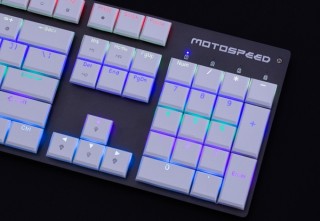 上海問屋、RGBバックライトでカラフルに光る「薄型メカニカルゲーミングキーボード」発売