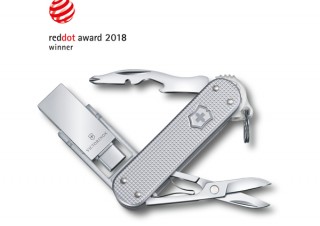老舗・ビクトリノックスより、USBメモリー内蔵のマルチツール3種が新登場