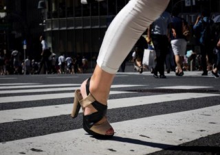 東京の“刹那”に生まれる人々のドラマを切り取った熊切大輔氏の写真展「刹那 東京で」