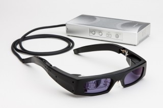 近視・遠視の影響を受けない網膜走査型スマートグラス「RETISSA® Display」が一般向け受注を開始