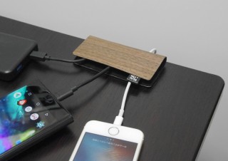 取り外したケーブルもスッキリ、デスク上で端子を隠せるケーブルホルダー