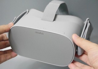 寝転がって動画を観たいだと？ よろしい、ならばOculus Goだ